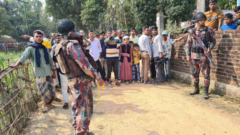 মিয়ানমার থেকে ছোড়া গুলিতে একদিনে ৫ বাংলাদেশি আহত