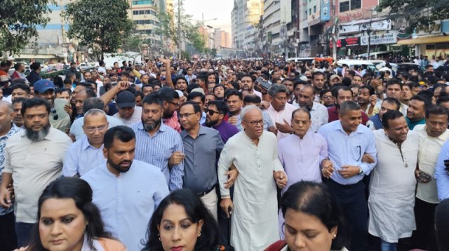 তারেক রহমানের খালাসে নয়াপল্টনে আনন্দ মিছিল